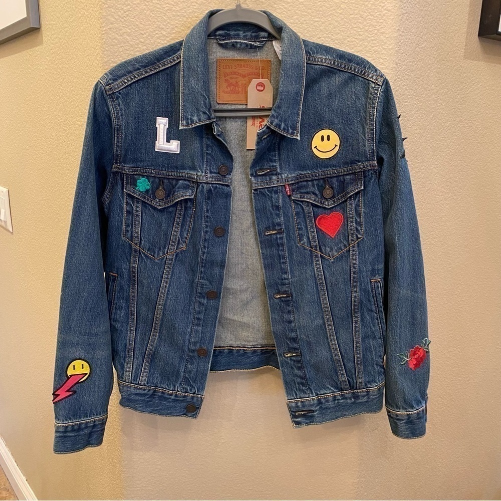 NWT~LEVI’S Women Custom Embroidered Patchwork Blue Jean Jacket Size Small